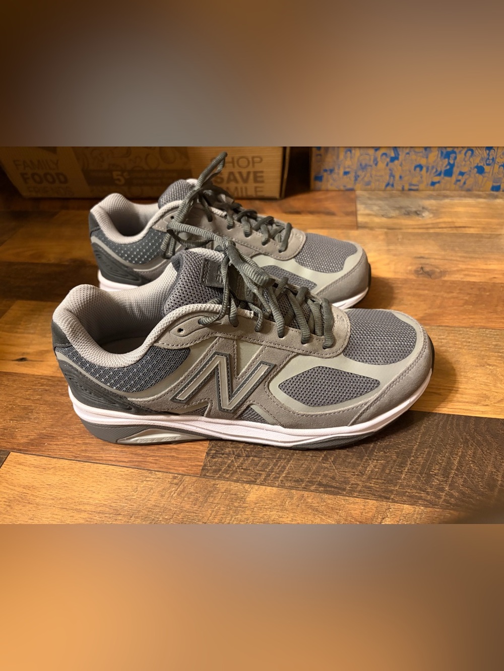 New Balance 15490v3 Roll Bar running shoes.